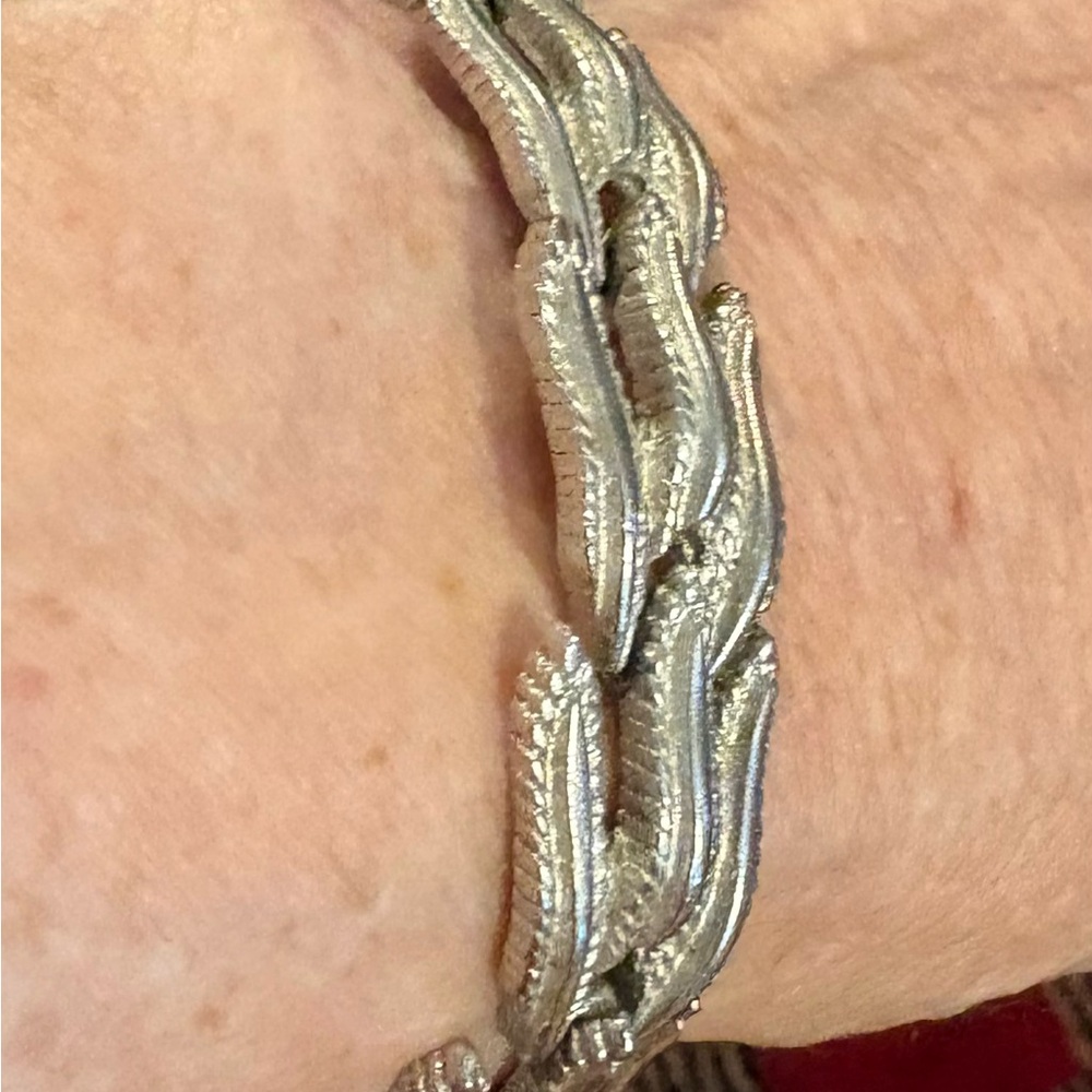 Stylish Silver Leaf Bracelet for Women